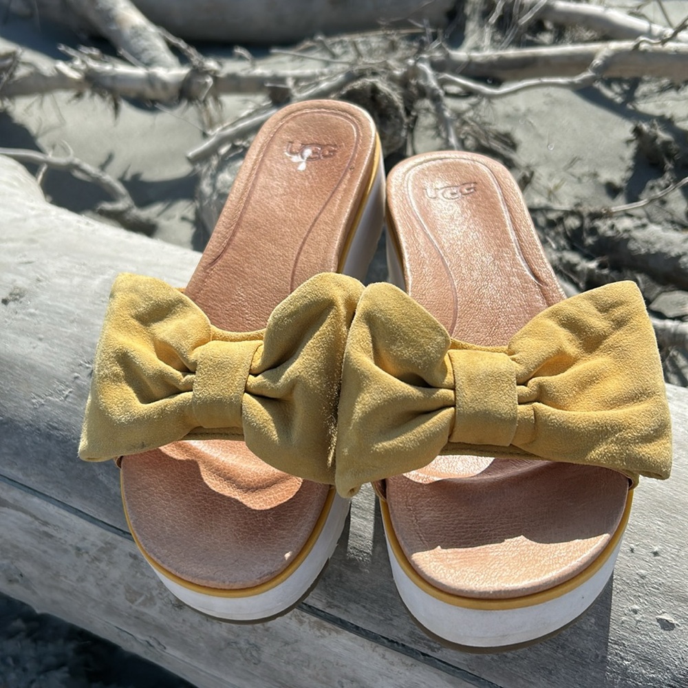 UGG Yellow Bow Platform Sandals Size 6.5 - Picture 7 of 16